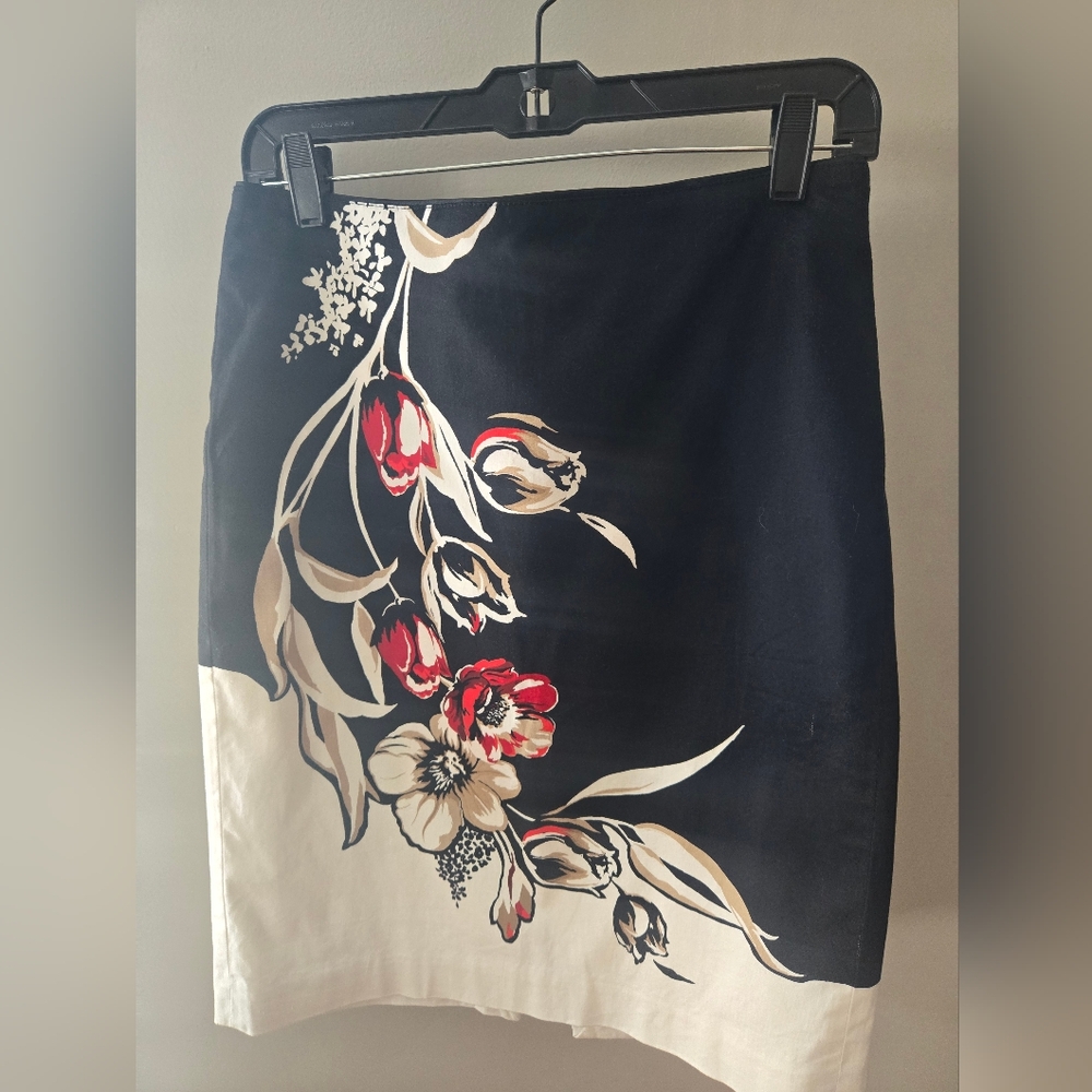 White House Black Market Black and Cream Floral Pencil Skirt